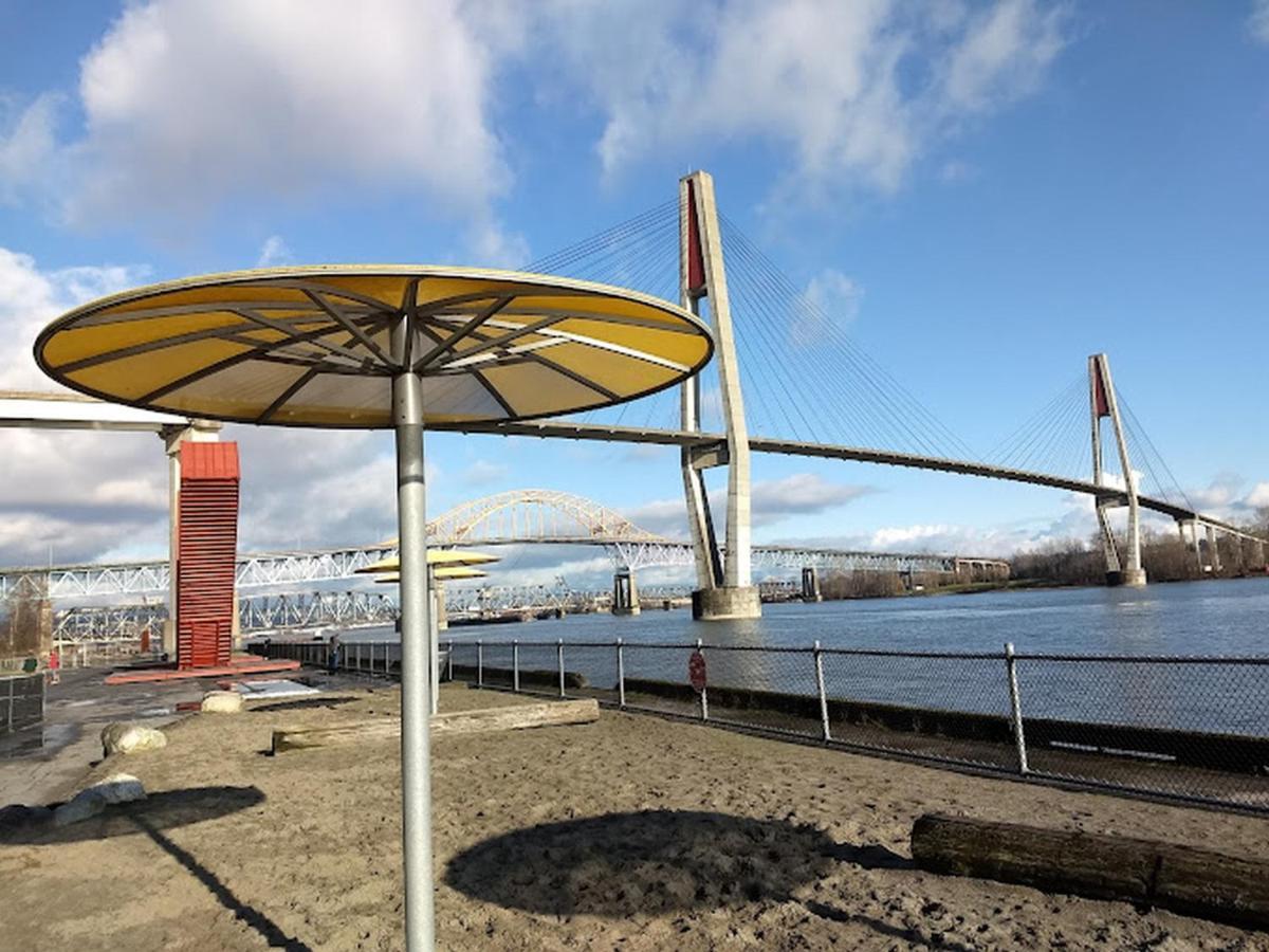 Holland Villa Vancouver ニューウエストミンスター エクステリア 写真